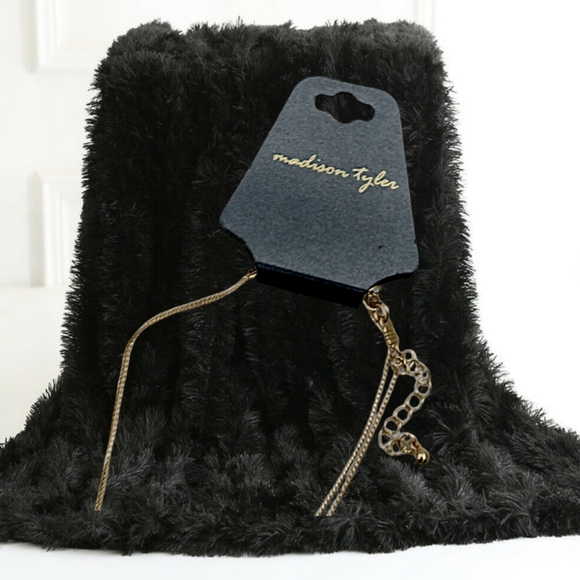 ✓🎄10/$20. Madison Tyler ~ Gold Tone Necklace with Clear Rhinestones - Picture 4 of 4